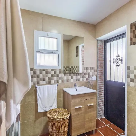 Three-bedroom Holiday In * Nerja