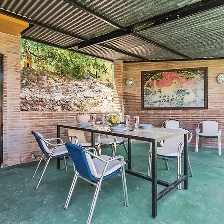 Three-bedroom Holiday In * Nerja