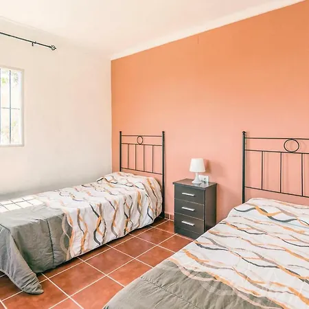 Three-bedroom Holiday In Tatil Evi *